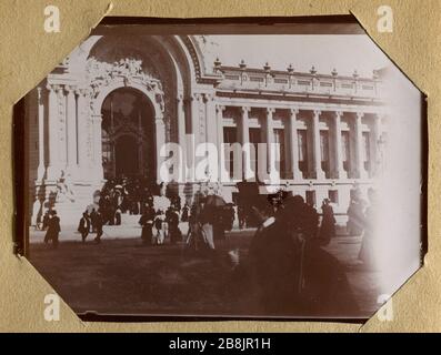 Album de l'entrée principale 1900 exposition mondiale au petit Palais Anonyme. Album de l'exposition universitaire de 1900. Entrée principale du petit Palais. 1900. Musée des Beaux-Arts de la Ville de Paris, petit Palais. Banque D'Images
