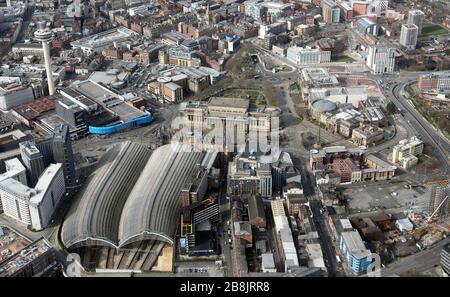 Vue aérienne sur la gare de Liverpool Lime Street, St George's Hall et St Johns Beacon, tous proches de St George's place, Liverpool L1 Banque D'Images