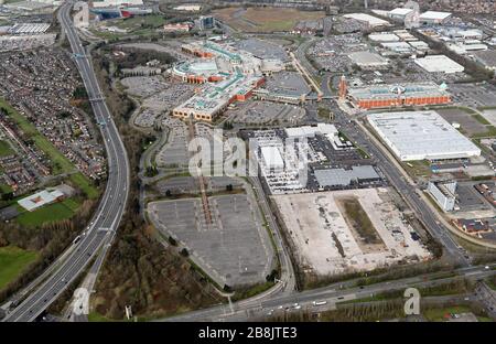 Vue aérienne prise un samedi durant les fraiscas de Coronavirus d'un centre Intu Trafford très calme, Manchester, Royaume-Uni Banque D'Images