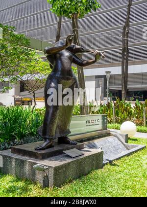 Statue de bronze jubilation ll par le sculpteur Eng Tay exposé devant le complexe d'appartements Marc Residence dans le centre de Kuala Lumpur en Malaisie. Banque D'Images