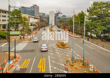 TOKYO, JAPON, JANVIER - 2019 - scène urbaine de l'autoroute à faible trafic dans le quartier de chiyoda, tokyo, japon Banque D'Images