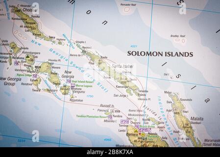 Les Îles Salomon sont un État souverain composé de six îles principales et de plus de 900 îles plus petites en Océanie Banque D'Images