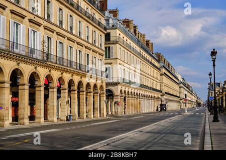 France, Paris, rue de Rivoli pendant le confinement de Covid 19 Banque D'Images