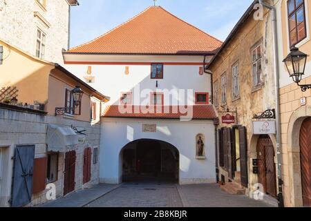 Zagreb, Croatie - 24 février 2019 : ancienne porte en pierre Banque D'Images