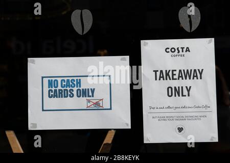 West Norwood, Londres, Royaume-Uni. 22 mars 2020. Costa Coffee offre des options de takoway uniquement pendant la pandémie de coronavirus. Crédit: SAM Mellish/Alay Live News Banque D'Images