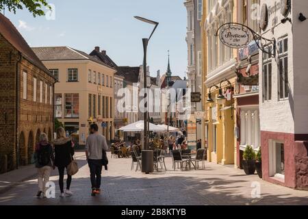 Zone piétonne avec un centre commercial dans la ville de Flensburg sur le fjord de Flenburg, ville frontalière du Danemark, Schleswig-Holstein, Allemagne du Nord, Europe, Banque D'Images