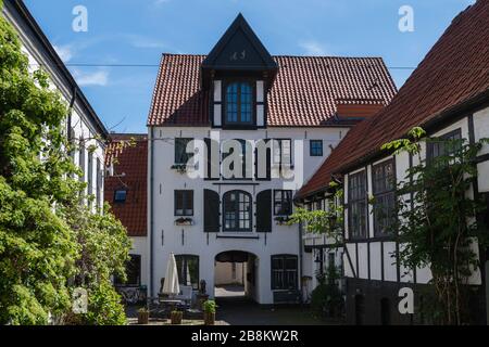 Arrière-cour historique dans la ville de Flensburg sur le fjord de Flenburg, ville frontalière du Danemark, Schleswig-Holstein, Allemagne du Nord, Europe centrale, Banque D'Images