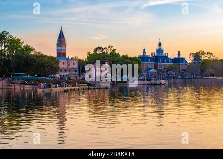 Orlando, Floride. 11 mars 2020. Vue panoramique sur l'Italie et le pavillon américain d'aventure à Epcot Banque D'Images