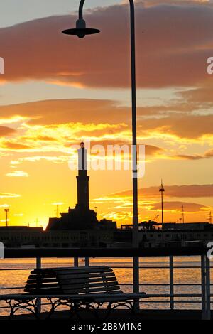 Phare de la Lanterna, coucher de soleil, Gênes, Ligury, Italie, Europe Banque D'Images