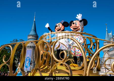 Orlando, Floride. 20 janvier 2020 Mickey et Minnie en mouvement Shake IT MousekeDance IT Street Party au Magic Kingdom. Banque D'Images