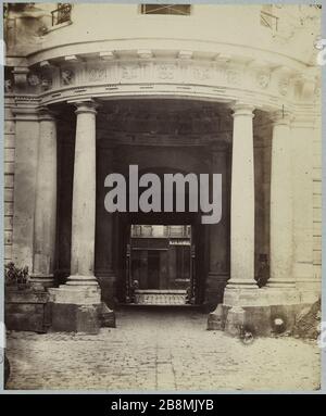 Hôtel Beauvais. Hotel Beauvais, 68 rue François Miron, Paris 4ème arrondissement. Le Marais. Hôtel de Beauvais, 68 rue François-Miron, Paris (IVème arr.). Photo de Pierre Emonts (1831-1912). Papier aluminé. Entre 1862 et 1905. Paris, musée Carnavalet. Banque D'Images