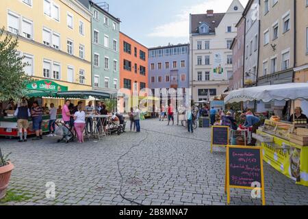 Vue générale sur la rue à Rosenheim, Bavière, Allemagne. Banque D'Images