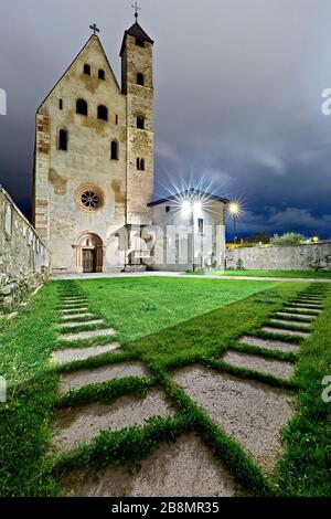 L'église gothique de Sant'Apollinare à trente. Trentin-Haut-Adige, Italie, Europe. Banque D'Images