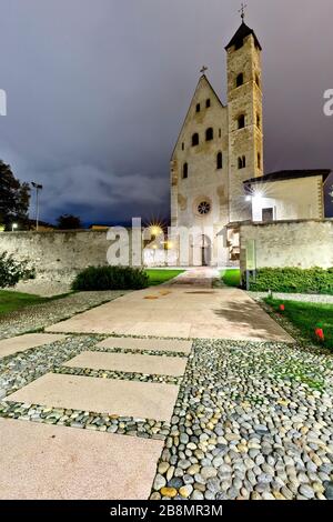 L'église gothique de Sant'Apollinare à trente. Trentin-Haut-Adige, Italie, Europe. Banque D'Images