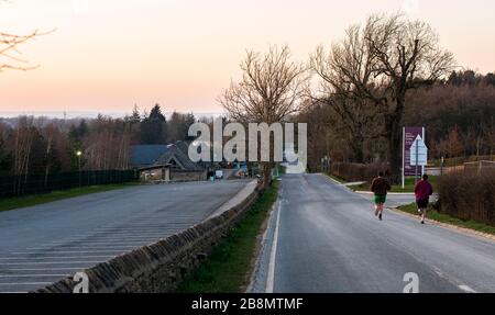 Harrogate, Yorkshire du Nord, Royaume-Uni, 22 mars 2020. RHS Gardens Harlow Carr a dû être fermé hier car le grand nombre de visiteurs signifiait qu'il était impossible de garantir la distanciation sociale. Crédit: Ernesto Rogata/Alay Live News. Banque D'Images