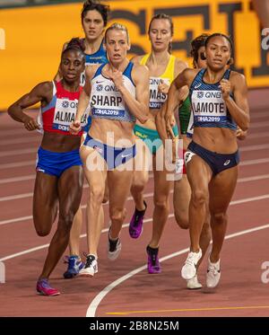 DOHA - QATAR - SEP 27: Renelle Lamote (FRA), Lynsey Sharp (GB & ni) et Rose Mary Almanza (CUB) en compétition dans les chauffes de 800 m des femmes au cours de la première journée Banque D'Images