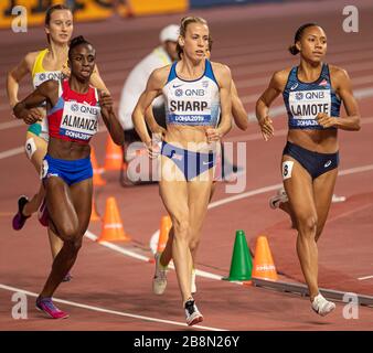 DOHA - QATAR - SEP 27: Renelle Lamote (FRA), Lynsey Sharp (GB & ni) et Rose Mary Almanza (CUB) en compétition dans les chauffes de 800 m des femmes au cours de la première journée Banque D'Images