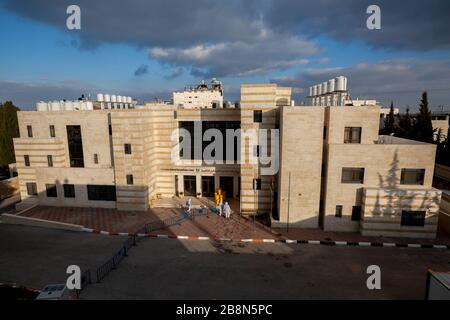 Bethléem. 22 mars 2020. La photo prise le 22 mars 2020 montre un hôpital de fortune pour les cas graves de COVID-19, dans la ville de Bethléem, en Cisjordanie. Dimanche, les autorités palestiniennes ont déclaré un verrouillage de 14 jours en Cisjordanie dans le cadre de mesures visant à lutter contre la propagation de la pandémie de coronavirus. La Palestine a annoncé que les cas de coronavirus dans les territoires palestiniens ont atteint 59, dont 17 reprises. Crédit: Luay Sababa/Xinhua/Alay Live News Banque D'Images