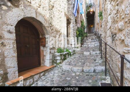 Ruelle pavée, Saint-Paul-de-Vence, Provence-Alpes-Côte d'Azur, Provence, France, Europe Banque D'Images
