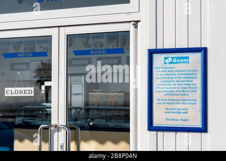 Fermé, fermé les locaux commerciaux de la glace Rossi à Southend sur Sea, Essex, Royaume-Uni pendant la pandémie de Coronavirus COVID-19 Banque D'Images