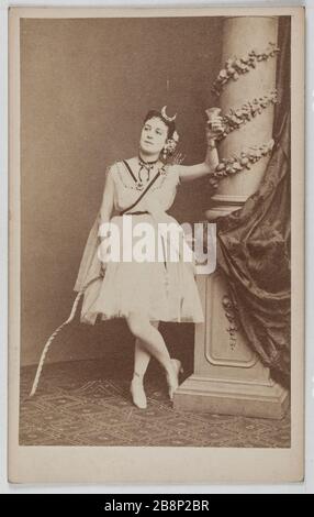 Portrait des neveux Hortense, actrice de théâtre entre 1865 et 1876. Anonyme. Portrait d'Hortense Neveux, actrice de théâtre entre 1865 et 1876. Carte de visite (recto). Rage sur papier alluminé. 1860-1890. Paris, musée Carnavalet. Banque D'Images