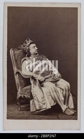 Portrait de Pilleux, acteur et chanteur à l'Opéra Comique en 1865 dans le rôle de Babolin I dans la Bode du roi de Garbe. Portrait de Pilleux, acteur et chanteur à l'Opéra Comique en 1865, dans le quartier de Babin Ier dans la fiancée du roi de Garbe. Carte de visite (recto). Photographie anonyme.Tirage sur papier alluminé, 1860-1890. Paris, musée Carnavalet. Banque D'Images