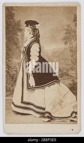 Portrait de Louise Vaissière (1844-1874), appelée Lise Tautin, actrice et chanteuse. Portrait de Louise Vaissière (1844-1874), dite Lise Tautin, actrice et chaneuse. Carte de visite (recto). Photographie anonyme. Rage sur papier alluminé, 1855-1874. Paris, musée Carnavalet. Banque D'Images