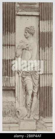 UNE FONTAINE NYMPHE D'INNOCENT une nymphe de la fontaine des innocents, par Jean Goujon. Paris (Ier arr.), avant 1860. Photo de Charles Marville (1813-1879). Paris, musée Carnavalet. Banque D'Images