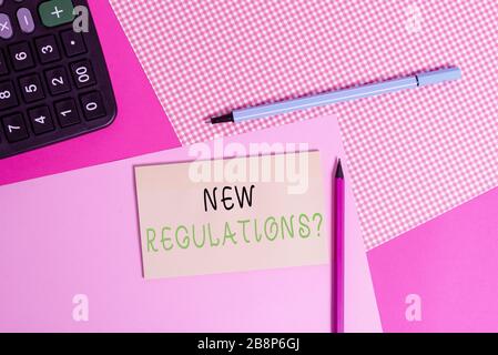 Note écrite montrant la question sur les nouveaux règlements. Le concept d'affaires pour les règles a fait le contrôle de commande de gouvernement de manière quelque chose d'équipement d'écriture et de simple pas Banque D'Images