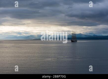 Grand navire russe Pallada dans le port d'Ushuaia, Argentine Banque D'Images