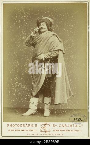 René Didier dans le rôle de Phoebus notre Dame de Paris au Théâtre des Nations, 7 juin 1879 René Didier dans le rôle de Phébé, dans le Théâtre des Nations (Ajourd'hui Théâtre de la Ville). Paris (IVème arr.), 7 juin 1879. Alluminé d'Epreuve sur papier. Photo d'Etienne Carjat (1828-1906). Paris, Maison de Victor Hugo. Banque D'Images