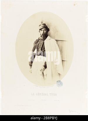 Général Tiirr Portrait du général Istvan Türr (1825-1908), ingénieur, général et révolutionnaire hongrois devers, fils épée à la main. Epreuve sur papier, albumé, 1860. Photo de Gustave le Gray (1820-1884). Paris, Maison de Victor Hugo. Hauteville House. Banque D'Images