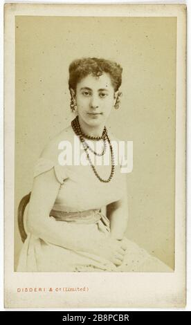 Portrait de Montero, danseuse au Théâtre de Chatelet en 1868 à l'Opéra Comique. Portrait de Montero, danseuse au Théâtre de Châtelet en 1868 et à l'Opéra Comique. Carte de visite (recto). Rage sur papier alluminé. 1860-1890. Photo de Disderi & Cie. Paris, musée Carnavalet. Banque D'Images