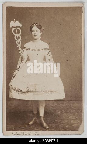 Portrait des neveux Hortense, actrice de théâtre entre 1865 et 1876. Arthur Radoult. Portrait d'Hortense Neveux, actrice de théâtre entre 1865 et 1876. Carte de visite (recto). Rage sur papier alluminé. 1860-1890. Paris, musée Carnavalet. Banque D'Images