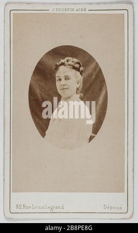 Portrait des neveux Hortense, actrice de théâtre entre 1865 et 1876. Joseph Tourtin (né en 1825). Portrait d'Hortense Neveux, actrice de théâtre entre 1865 et 1876. Carte de visite (recto). Rage sur papier alluminé. 1860-1890. Paris, musée Carnavalet. Banque D'Images