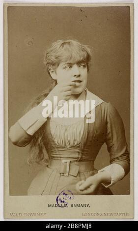 Portrait de Jeanne Samary, (épouse de Paul Lagarde), (1857-1890), (actrice) Downey, W. & D. Portrait de Samary Jeanne, (ésouris de Paul Lagarde), (1857-1890), actrice. Carte de visite (recto). Rage sur papier alluminé, 1860-1890. Paris, musée Carnavalet. Banque D'Images