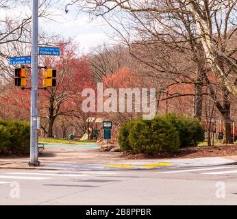 L'entrée de l'aire de jeux Frick Park à l'intersection des avenues Forbes et South Braddock, Pittsburgh, Pennsylvanie, États-Unis Banque D'Images