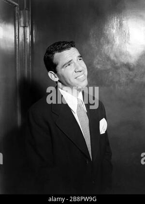 NEW YORK, NY - MAY, 1947: Le batteur de jazz américain et le chef de bande Buddy Rich (1917-1987) pose pour un portrait vers mai 1947 à la salle de bal Arcadia à New York, New York. Crédit:William Gottlieb / Rock négatifs/ MediaPunch Banque D'Images