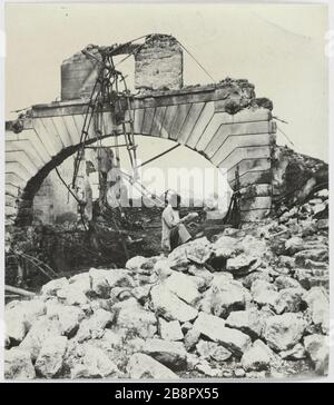 Quais Villette brûlé / pont pivotant. Quais incendiés Villette, pont tournant, 19ème arrondissement, Paris. La commune de Paris. Quais de la Villette incendiés, pont tournant. Paris (XIXème arr.). Photo d'Hippolyte Blancard (1843-1924). Rage au plateau (recto). 1870-1871. Paris, musée Carnavalet. Banque D'Images