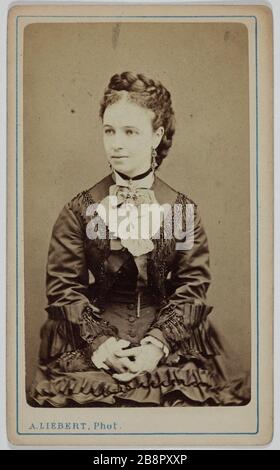 Portrait d'Albani, Emma (Mary-Louise Cécile Emma Lajeunesse) (1847-1930) (chanteuse canadienne) Alphonse Liébert. Portrait d’Emma Albani (Marie-Louise Cécile Emma Lajeunesse) (1847-1930), cantatrice canadienne. Carte de visite (recto). Rage sur papier alluminé. 1874-1874. Paris, musée Carnavalet. Banque D'Images