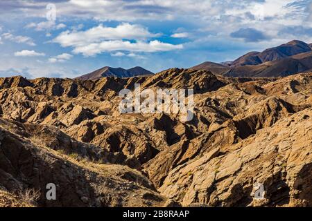 Les Badlands Borrego, vus d'un point de vue sur la route S-22, la route de la voie maritime Borrego-Salton, à l'extrémité nord du parc national du désert d'Anza-Borrego. Banque D'Images