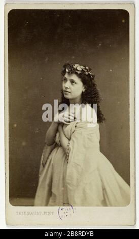 Portrait de Leconte Marie (Anne-Marie Lacombe Said), (1874-1947), (actrice) Portrait de Leconte Marie, (dite Anne-Marie Lacombe), (1874-1947), actrice. Carte de visite. Entre 1860 et 1890. Paris, musée Carnavalet. Banque D'Images