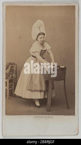 Portrait de Lemercier L. (chanteuse et actrice) Portrait de L. Lemercier, chanteuse ou actrice. 1860-1890. Carte de visite (recto). Rage sur papier alluminé. Photo de Constantin & Cie. Paris, musée Carnavalet. Banque D'Images