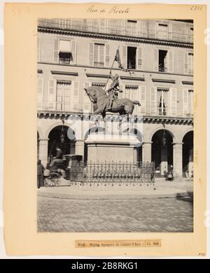 Rue de Rivoli / 349. Statue équestre de Jeanne d'Arc. - cl. 929. Statue équestre de Jeanne d'Arc, rue de Rivoli, 1ère arrondissement, Paris 'Statue équestre de Jeanne d'Arc, rue de Rivoli, Paris (Ier arr.)'. Photo d'Hippolyte Blancard (1843-1924), vers 1890. Paris, musée Carnavalet. Banque D'Images