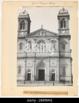 Église Saint François Xavier / 1112 Église Saint François Xavier, vue de face. Cl. 1689. Façade extérieure de l'église Saint François Xavier, au lieu du Président-Marie, 7ème arrondissement, Paris 'façade extérieure de l'église Saint-François-Xavier, place du Président-Marie, Paris (VIIème arr.)'. Photo d'Hippolyte Blancard (1843-1924), vers 1890. Paris, musée Carnavalet. Banque D'Images