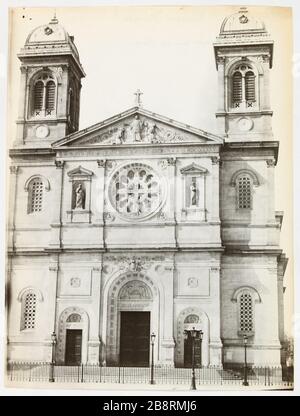 St Francis Xavier / vue de face. Façade extérieure de l'église Saint François Xavier, au lieu du Président-Marie, 7ème arrondissement, Paris 'façade extérieure de l'église Saint-François-Xavier, place du Président-Marie, Paris (VIIème arr.)'. Photo d'Hippolyte Blancard (1843-1924), vers 1890. Paris, musée Carnavalet. Banque D'Images