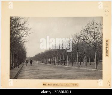 Cours-la-Reine / 120. Cours-la-Reine, deux coureurs. - Cl 700. Deux coureurs circulant dans la cour de la Reine, 8ème arrondissement, Paris. 'Les cavaliers circulants cours la Reine, Paris (VIIIème arr.)'. Photo d'Hippolyte Blancard (1843-1924), entrée 1888-1890. Paris, musée Carnavalet. Banque D'Images