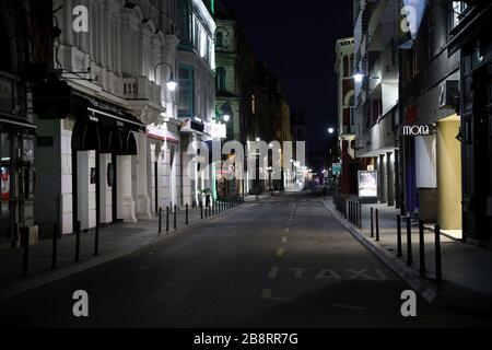 Sarajevo. 22 mars 2020. La photo prise le 22 mars 2020 montre une rue vide à Sarajevo, Bosnie-Herzégovine (BiH). Le nombre total de cas de COVID-19 en Bosnie-Herzégovine (Bosnie-Herzégovine) est passé de 94 à 125 dimanche, après que 31 nouveaux cas ont été signalés en Republika Srpska (RS), l'une des deux entités de la Bosnie-Herzégovine. Crédit: Nedim Grabovica/Xinhua/Alay Live News Banque D'Images