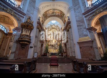 Vienne, Autriche - intérieur de l'église Karlskirche ou St Charles. C'est une église baroque située sur le côté sud de Karlsplatz Banque D'Images