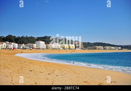 Station balnéaire de Nazare en hiver, basse saison, Portugal Banque D'Images